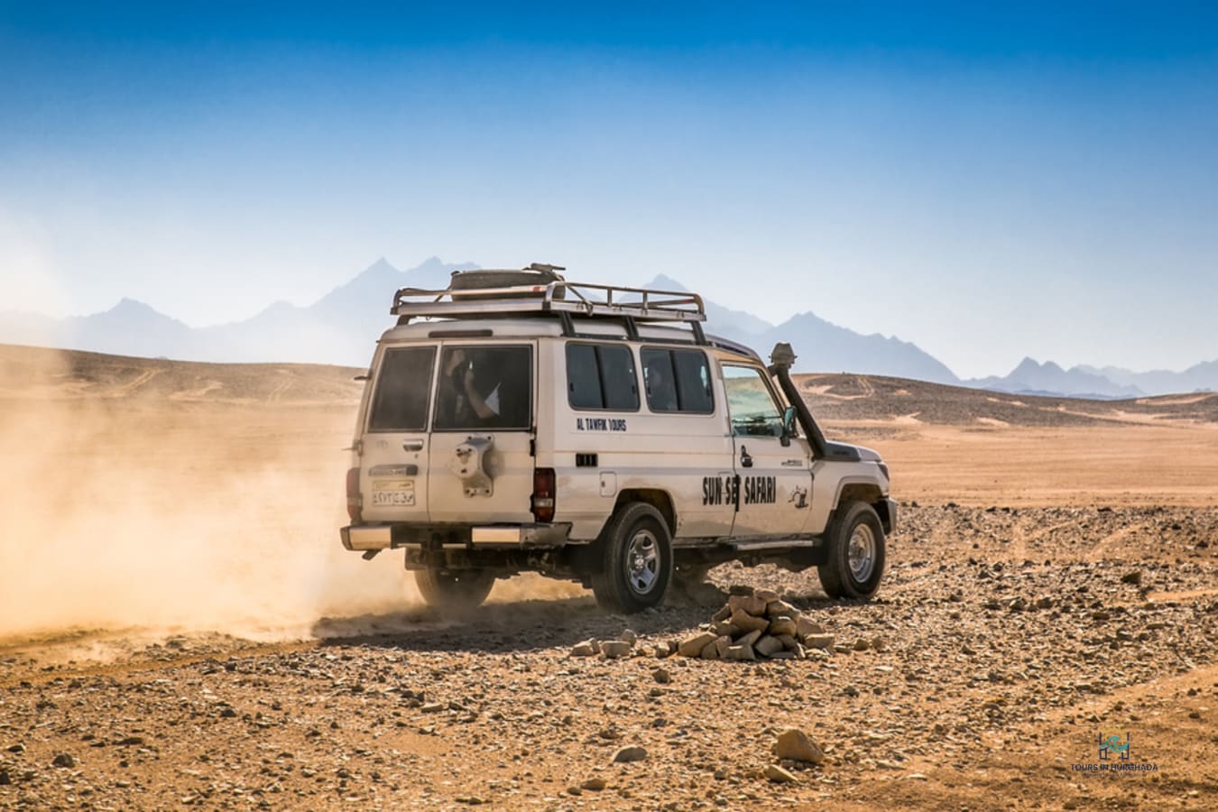 Hurghada Desert Safari Jeep: 7 Adventures Await!